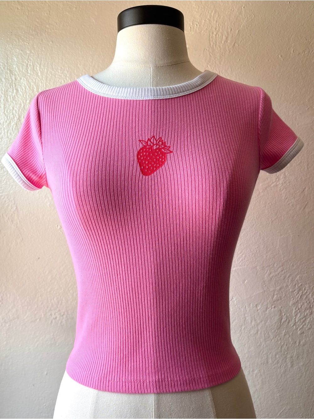 Old Navy Pink Ribbed Strawberry T-Shirt Size M Contrast Trim Stretch Y2K Graphic
